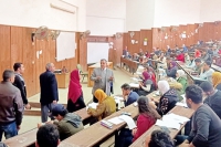 «المغربى» يتفقد الإمتحانات بكلية التجارة ويؤكد على انتظام وهدوء اللجان