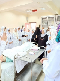 عميد كلية التمريض يتفقد الاقسام الاداريه بالكليه لتهنئتهم بالعام الدراسى الجديد