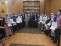 رئيس جامعة بنها يكرم فريق وحدة مكافحة العدوي بالمستشفي الجامعي