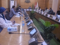 في أول يوم دراسي: اجتماع لجنة متابعة الإلتزام بالإجراءت الإحترازية بجامعة بنها